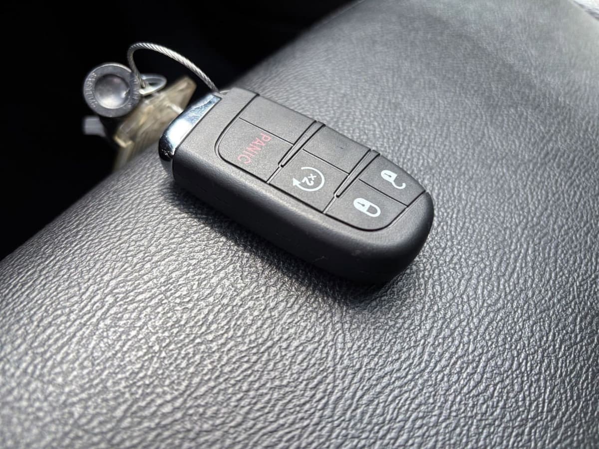 2025 Jeep Compass - Image 18