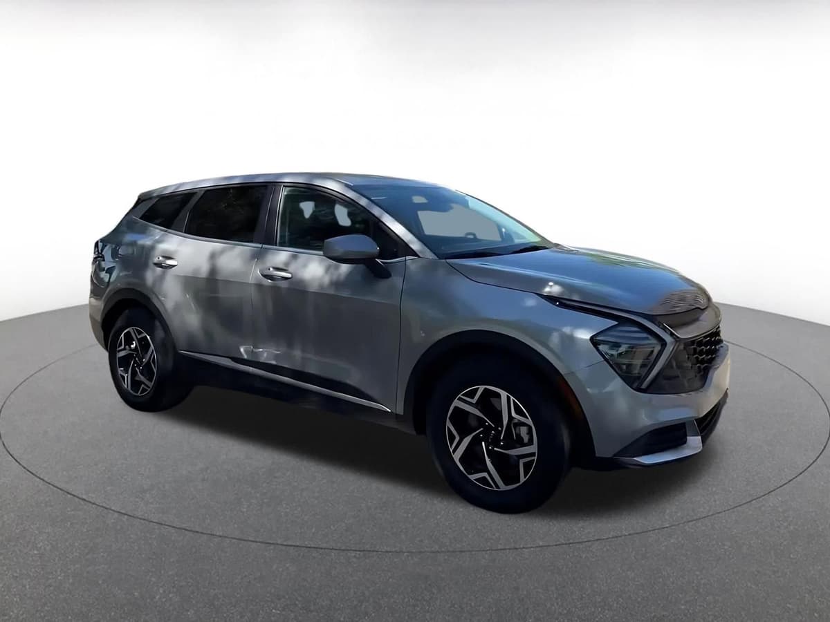 2025 Kia Sportage - Image 2