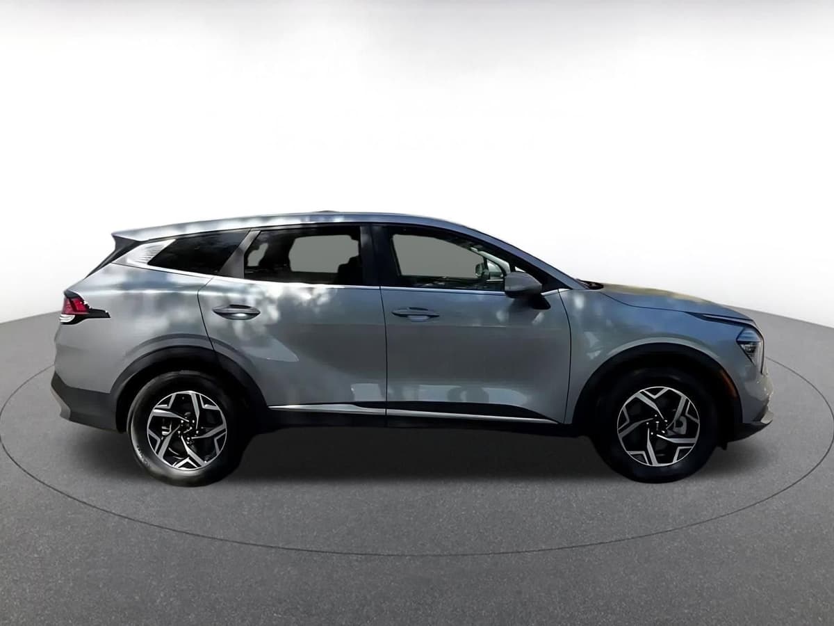 2025 Kia Sportage - Image 16