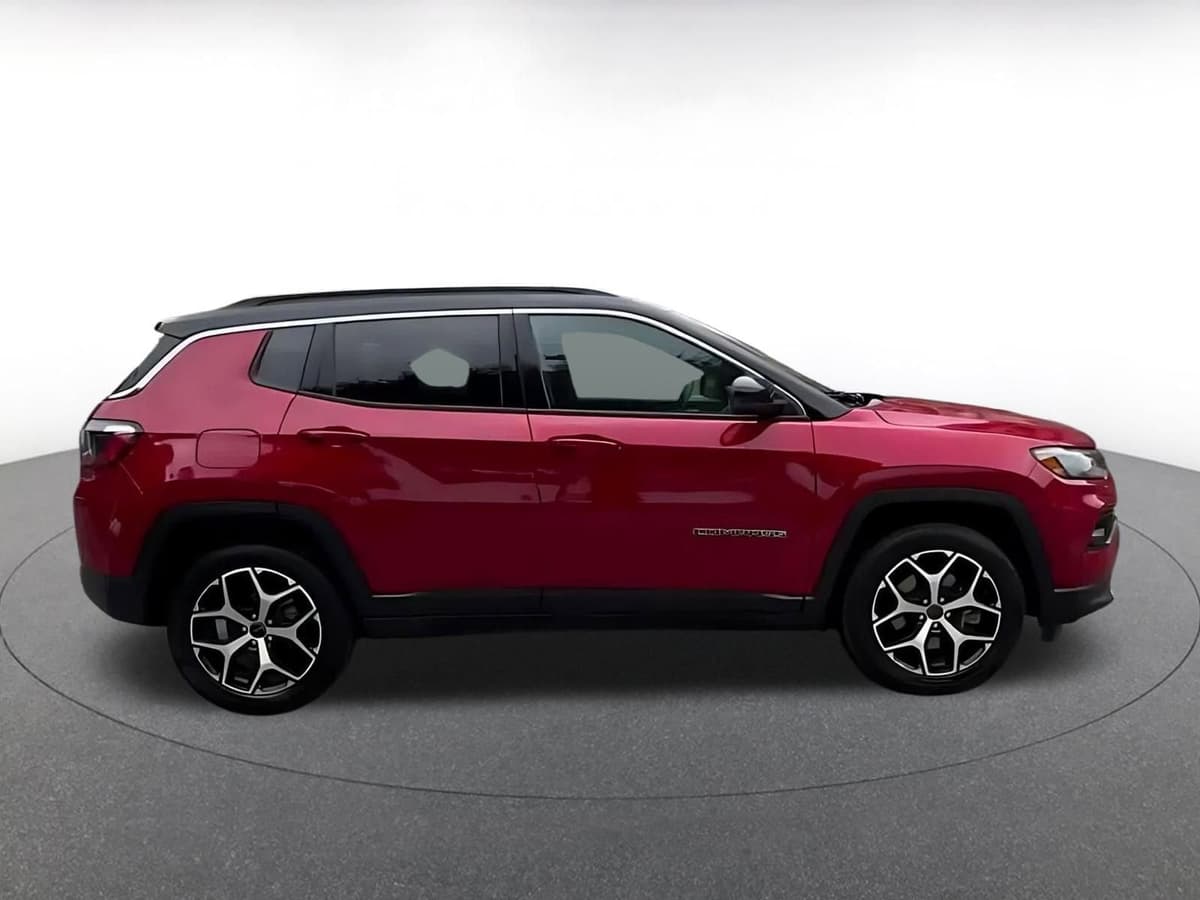 2025 Jeep Compass - Image 16