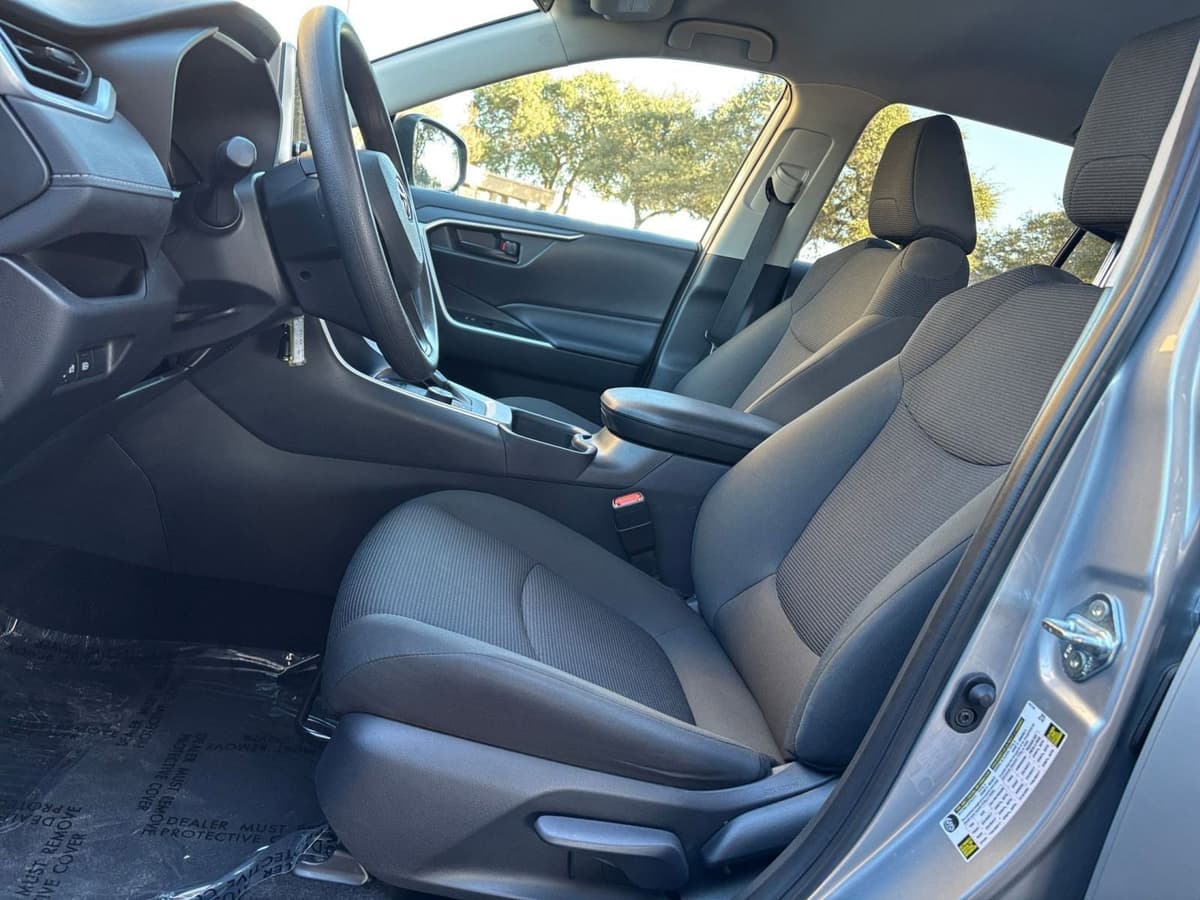 2025 Toyota RAV4 Hybrid - Image 22