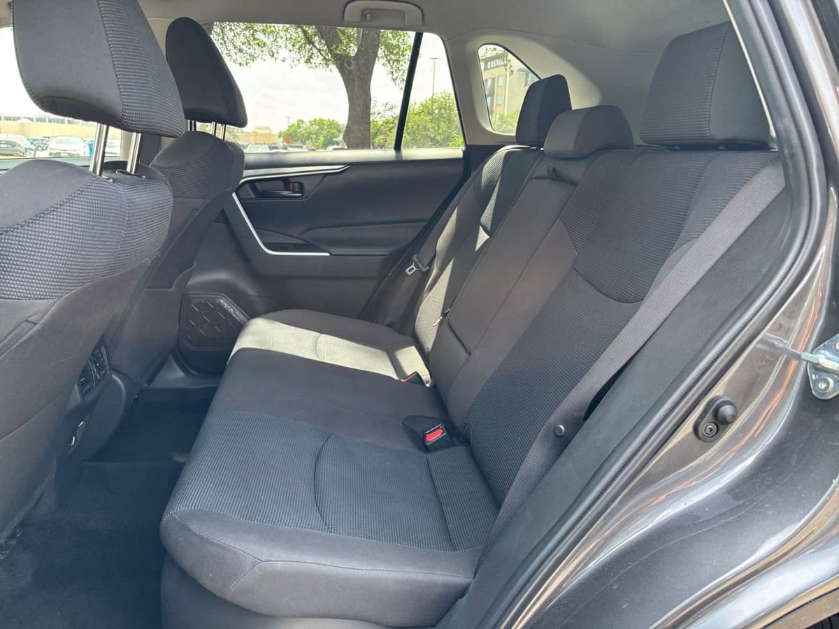 2025 Toyota RAV4 Hybrid - Image 21