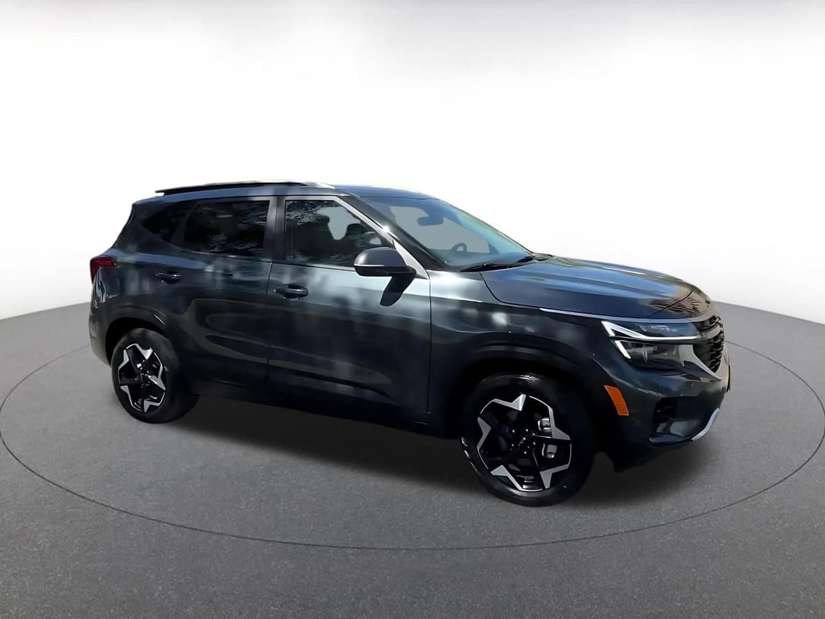 2025 Kia Seltos - Image 2