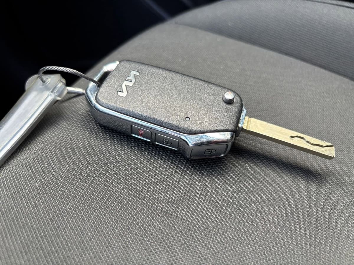 2025 Kia Sportage - Image 18