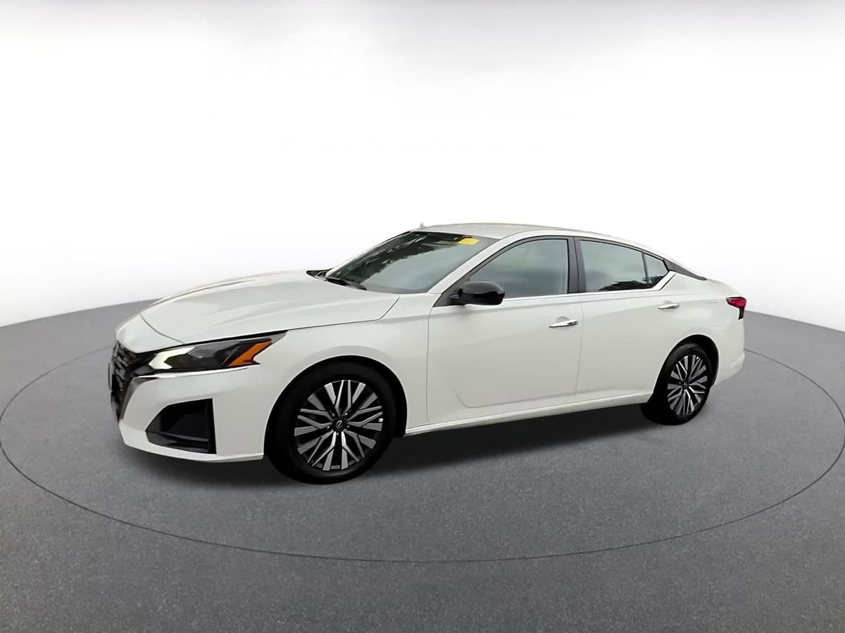 2025 Nissan Altima - Image 7