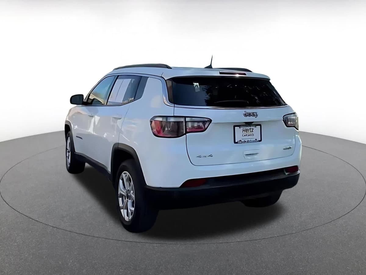 2025 Jeep Compass - Image 11