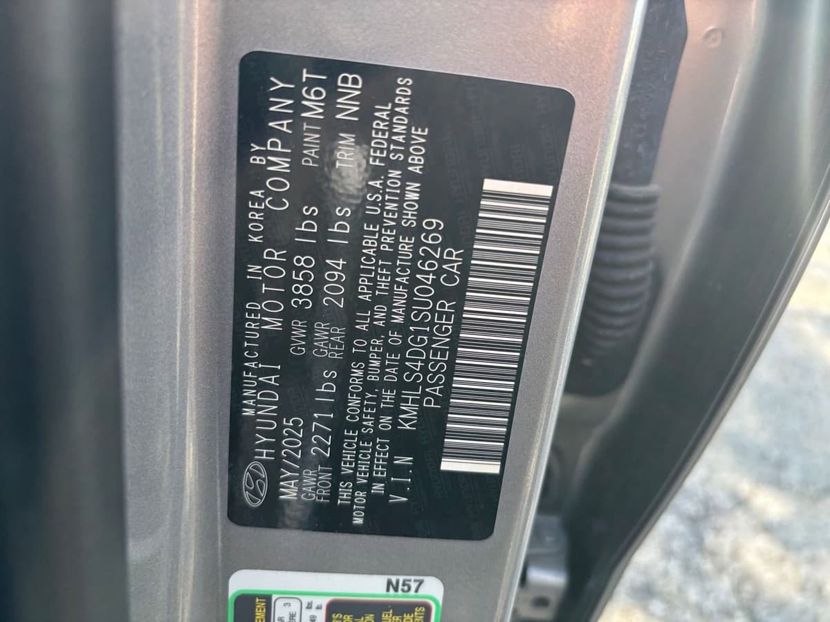 2025 Hyundai Elantra - Image 23