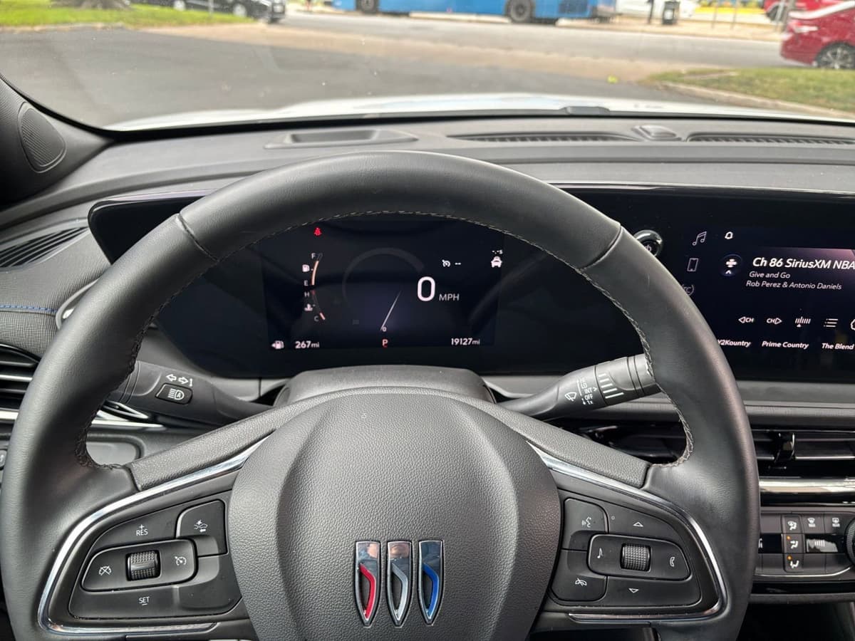 2025 Buick Envista - Image 28