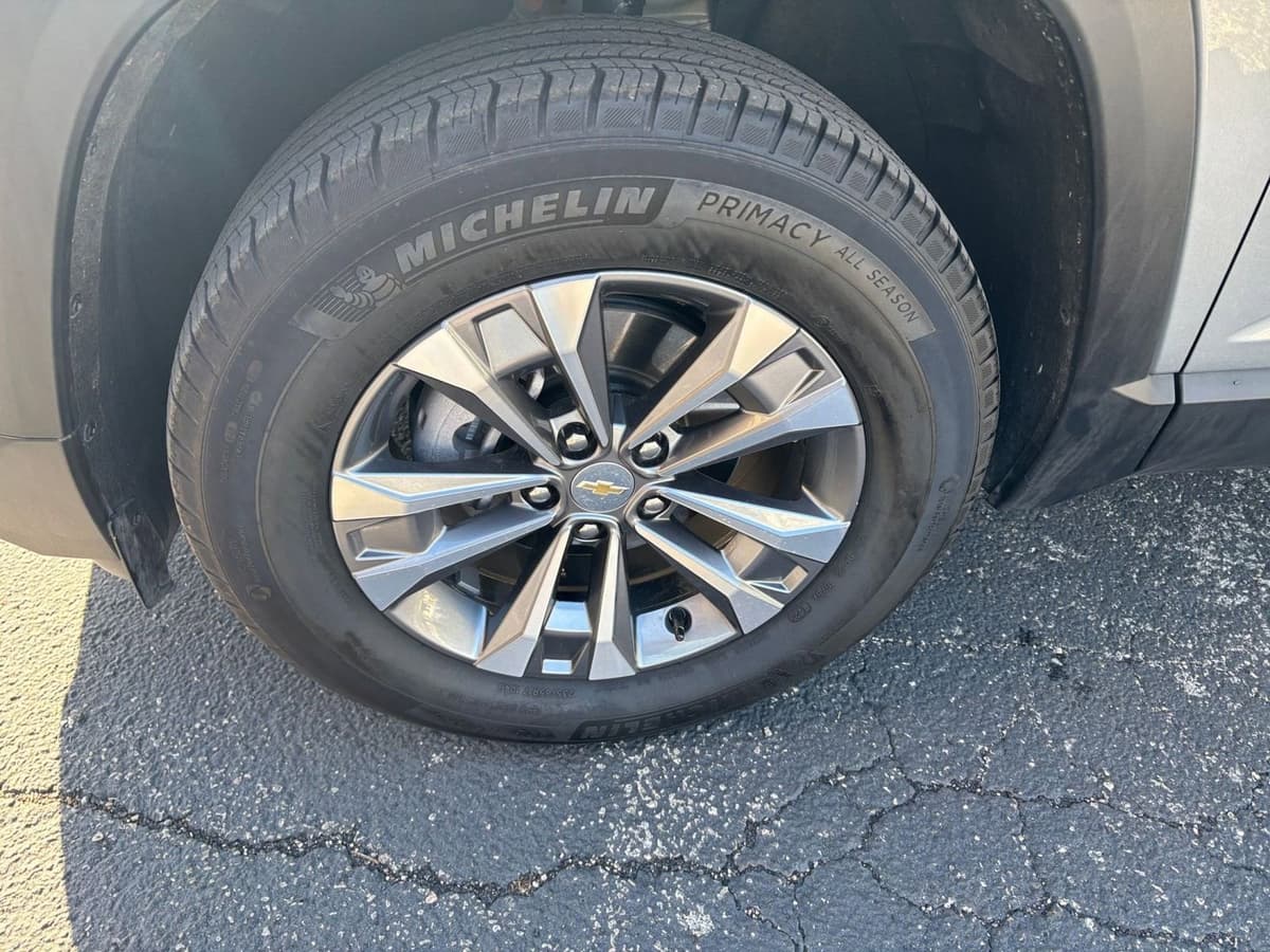 2025 Chevrolet Equinox - Image 25