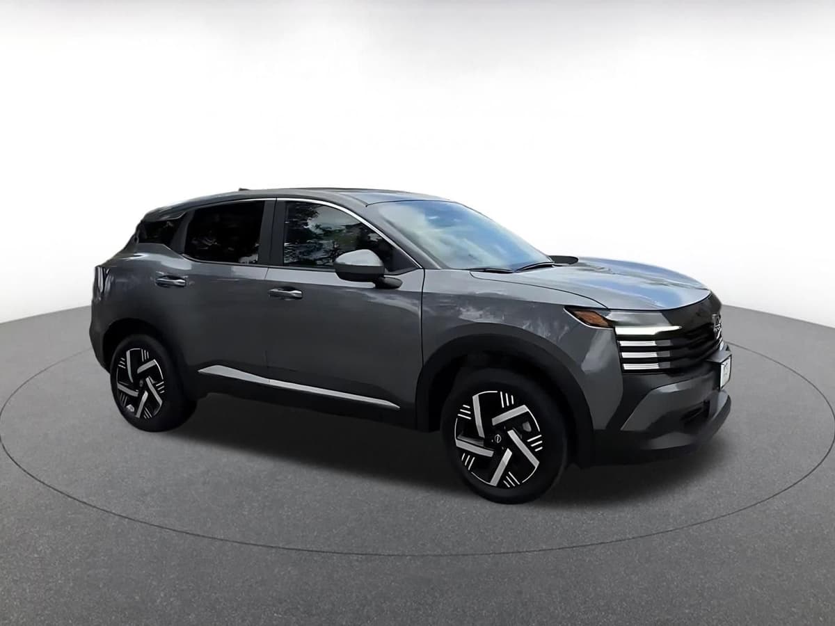 2025 Nissan Kicks - Image 2