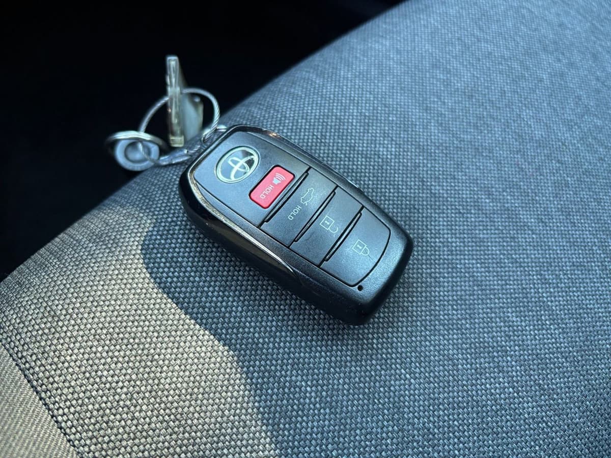 2025 Toyota Camry - Image 18