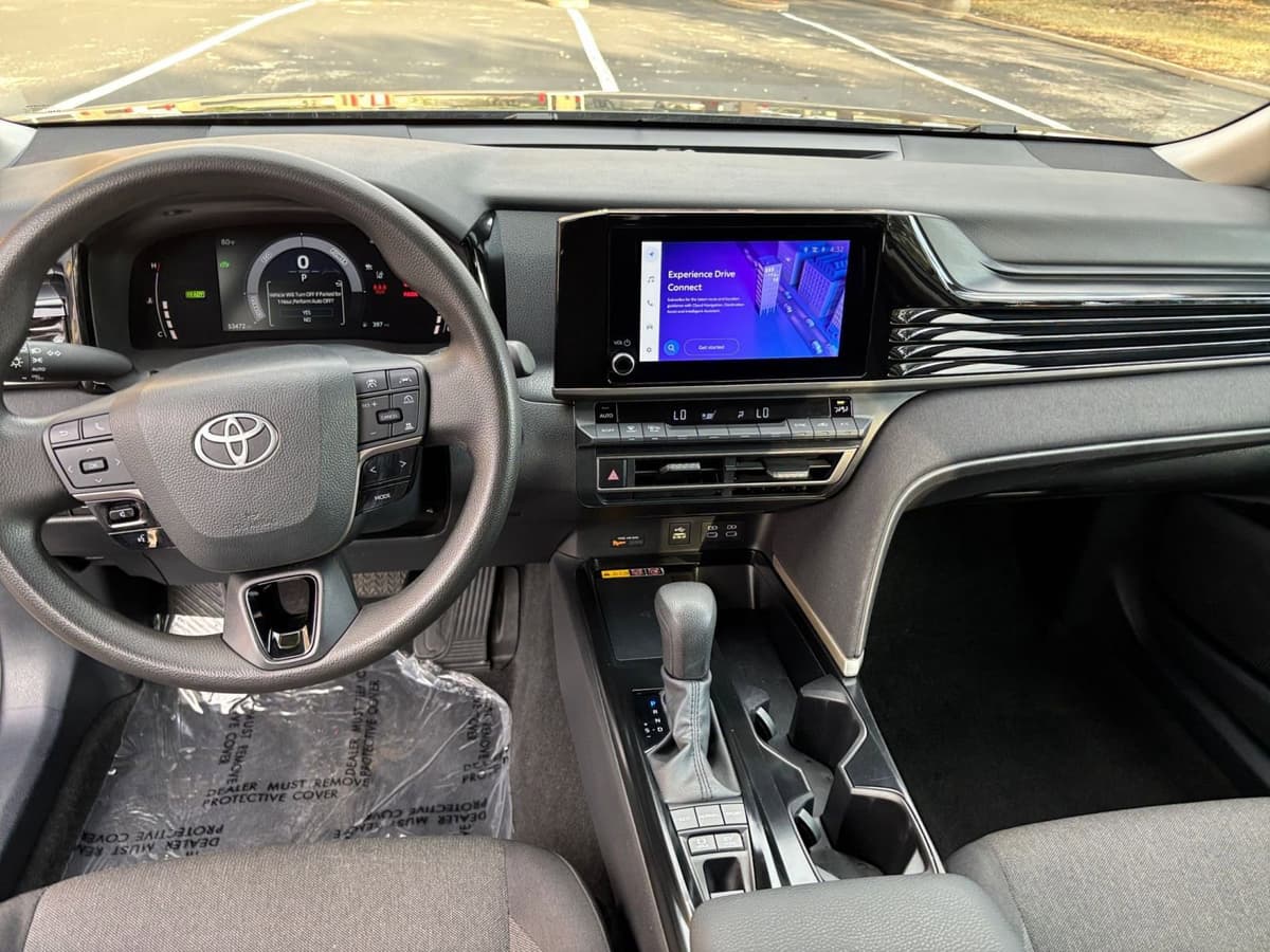 2025 Toyota Camry - Image 28