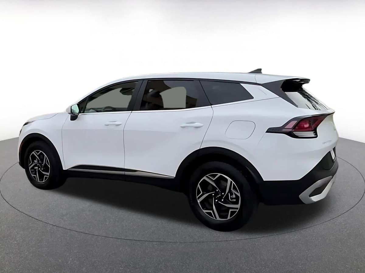 2025 Kia Sportage - Image 10