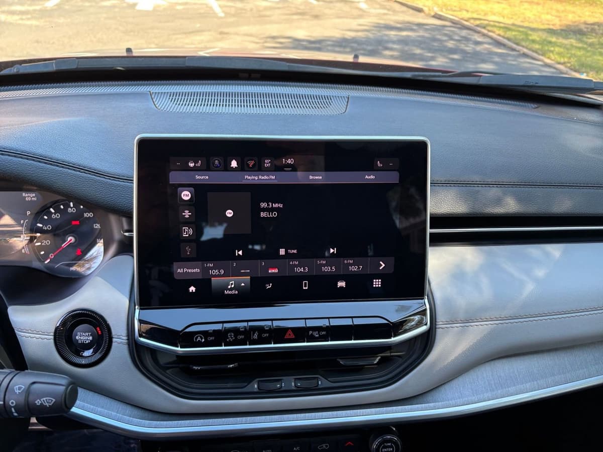 2025 Jeep Compass - Image 17