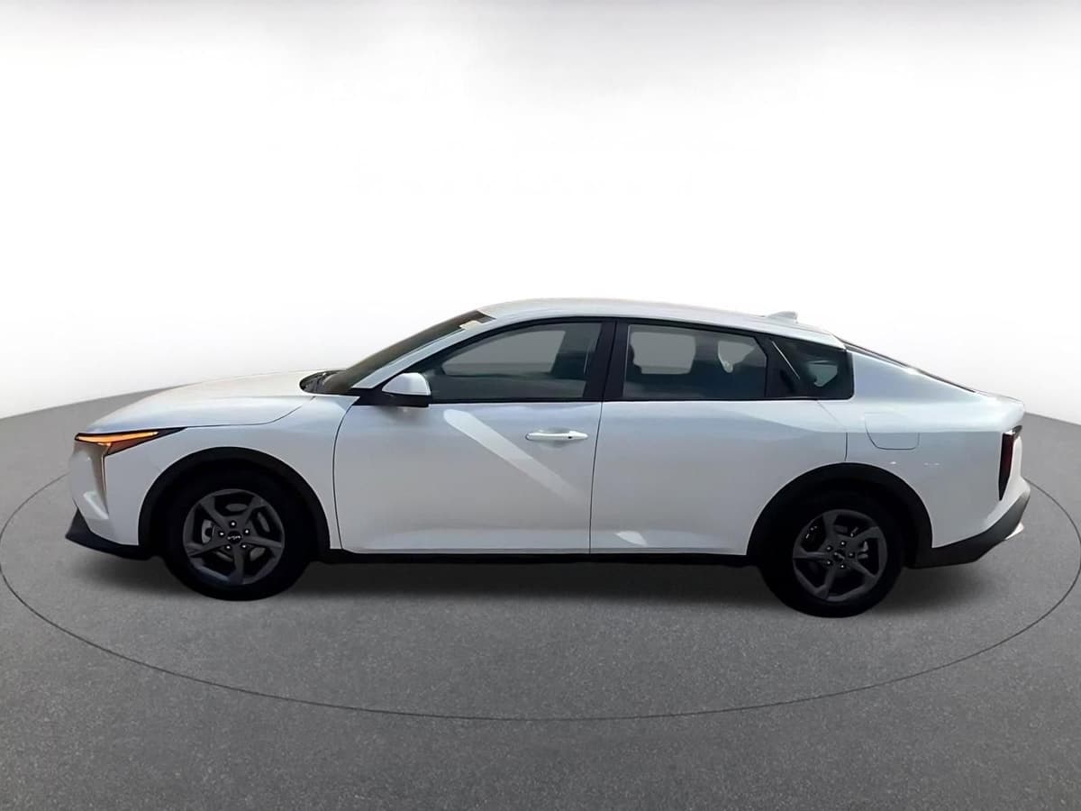 2025 Kia K4 - Image 8