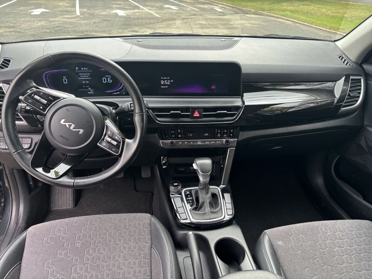 2025 Kia Seltos - Image 30