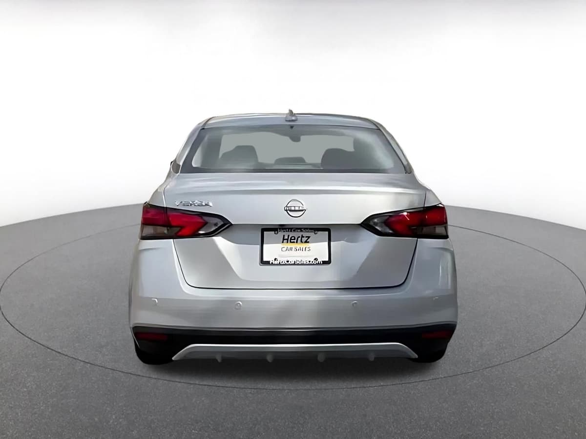 2025 Nissan Versa - Image 12