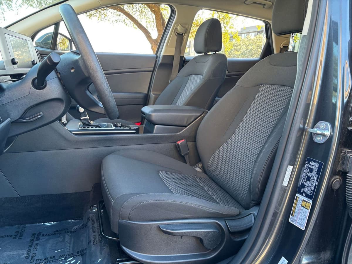 2025 Kia Sportage - Image 22