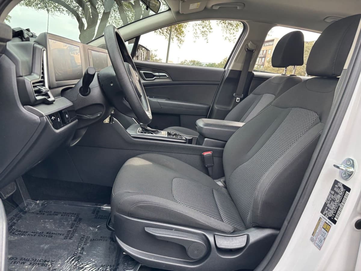 2025 Kia Sportage - Image 22