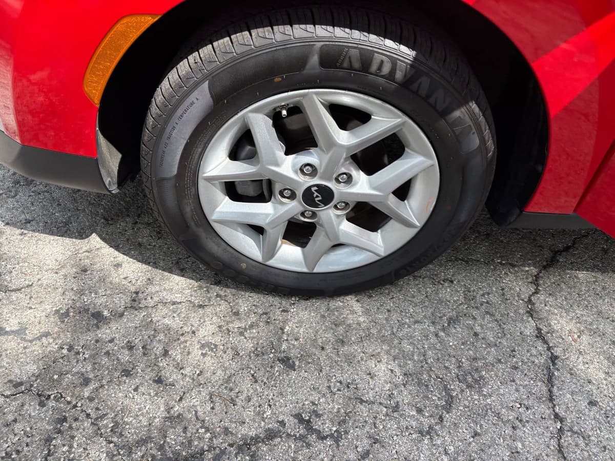 2025 Kia Soul - Image 25