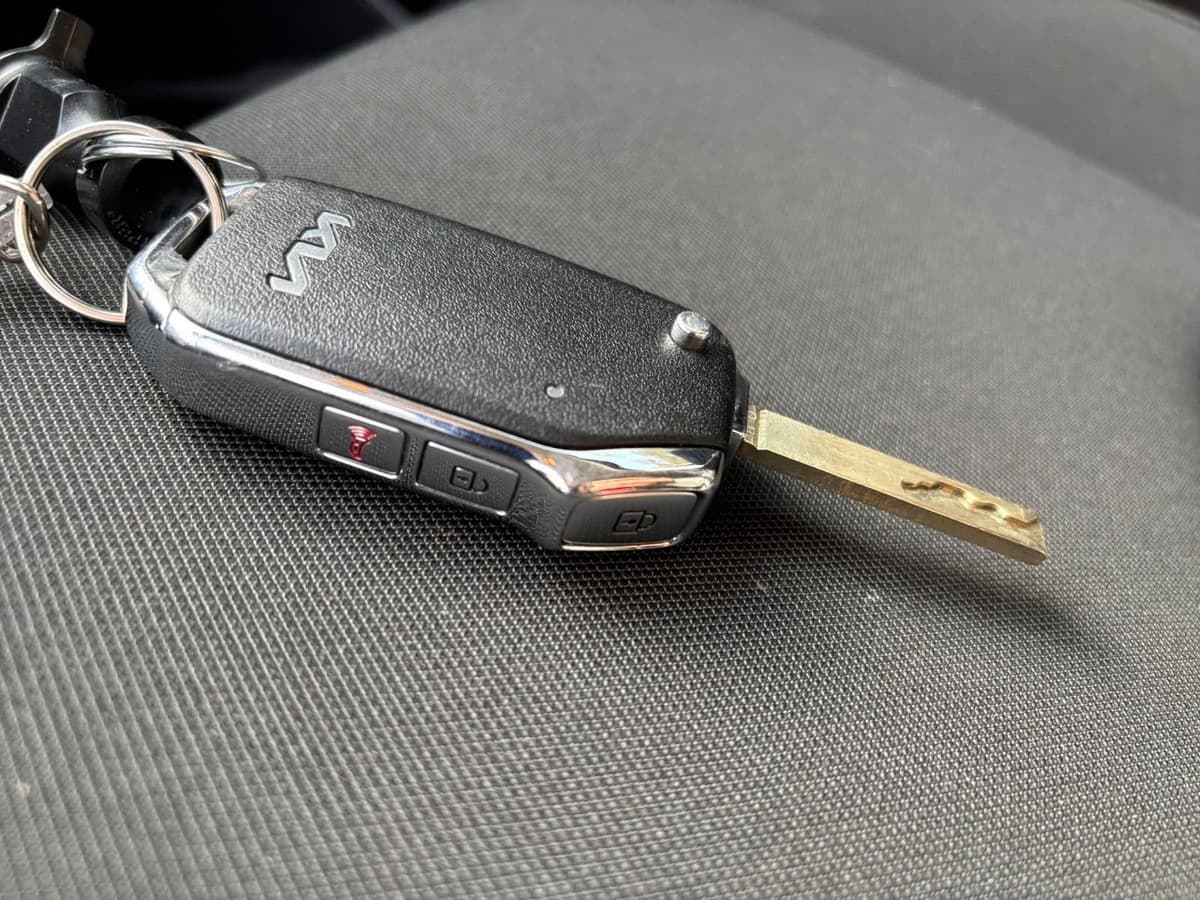 2025 Kia Sportage - Image 18