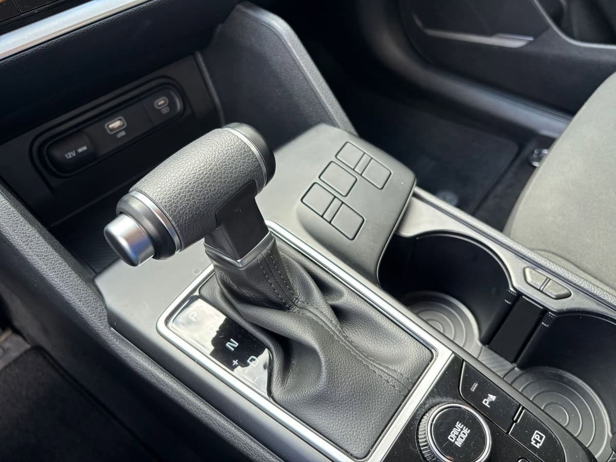 2025 Kia Sportage - Image 38