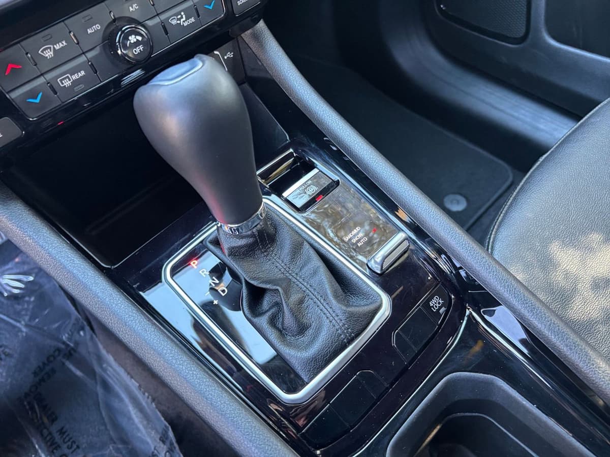 2025 Jeep Compass - Image 36