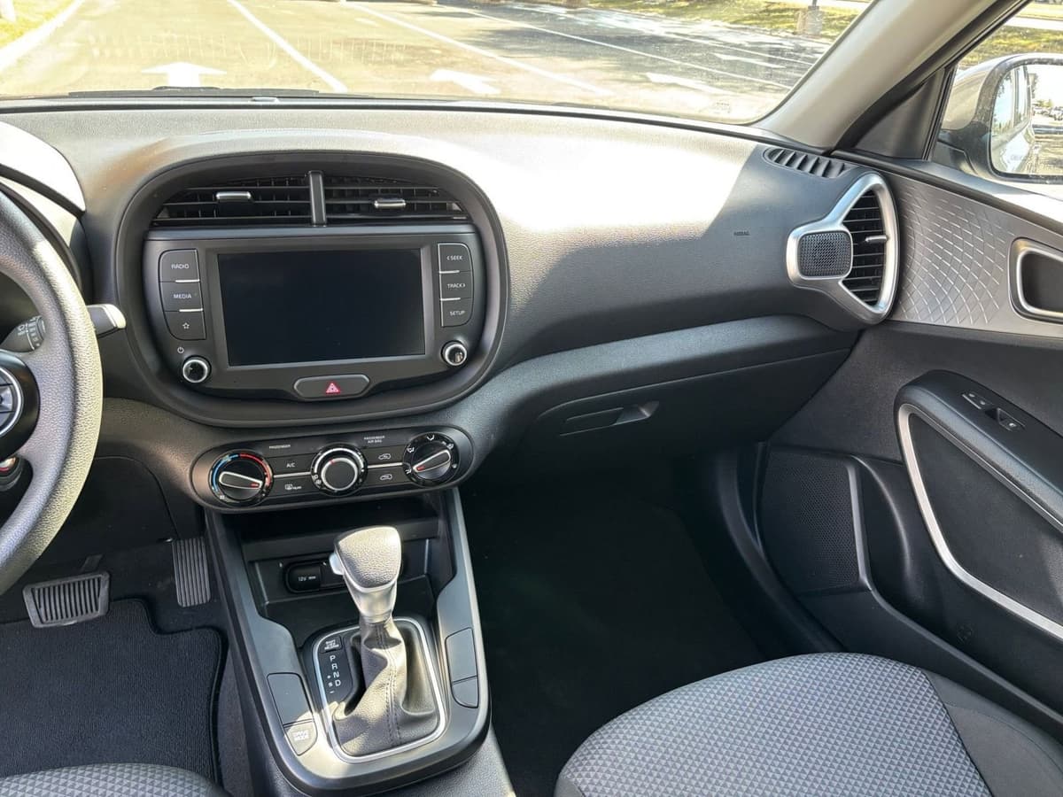 2025 Kia Soul - Image 30