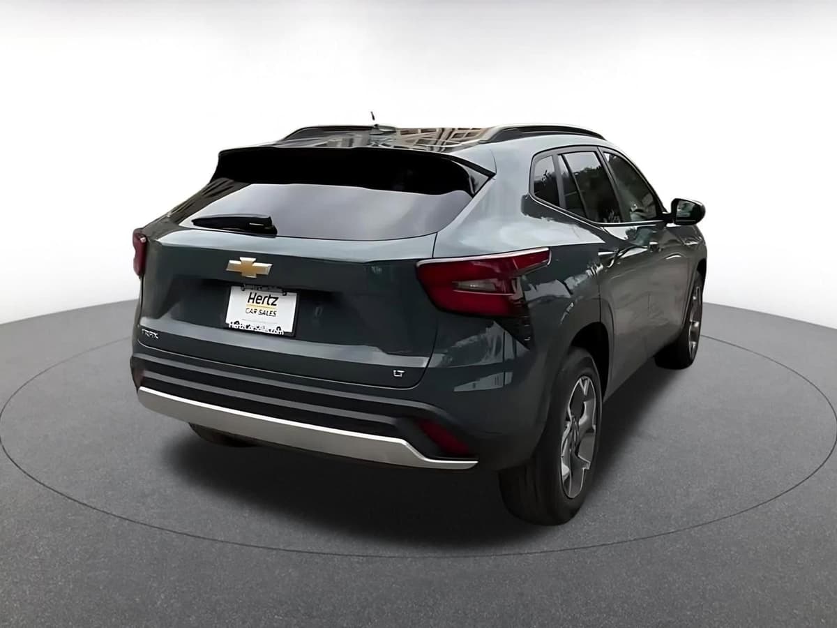 2025 Chevrolet Trax - Image 13