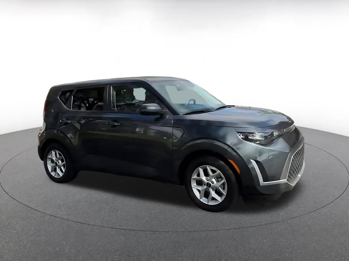 2025 Kia Sportage - Image 2