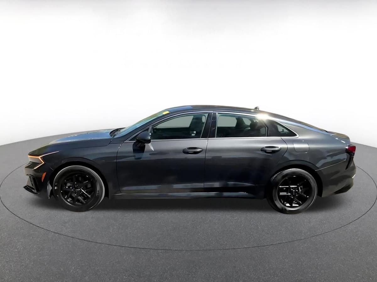 2025 Kia K5 - Image 7
