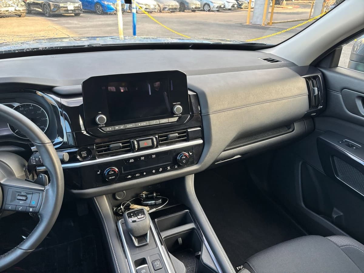2025 Nissan Pathfinder - Image 30