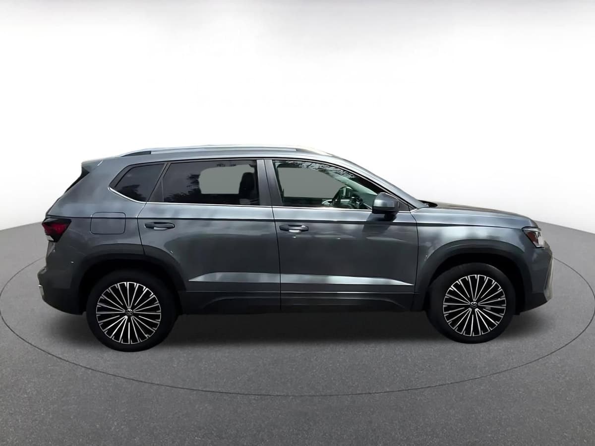 2025 Volkswagen Taos - Image 16