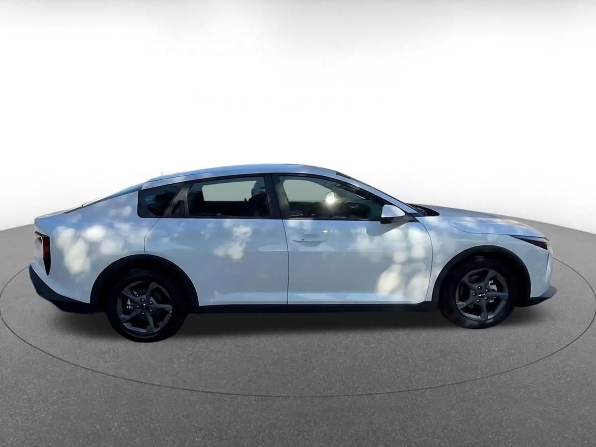 2025 Kia K4 - Image 15