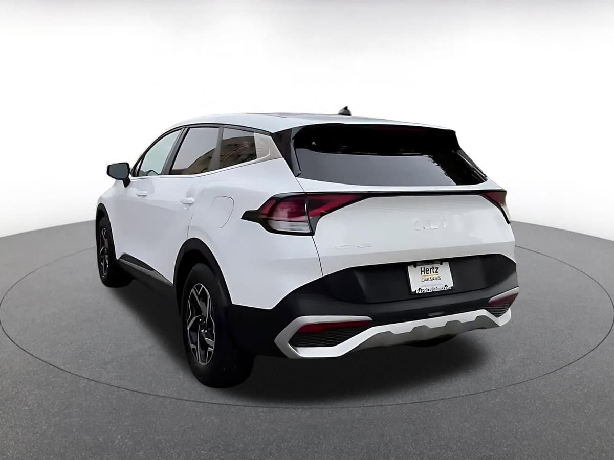 2025 Kia Sportage - Image 11