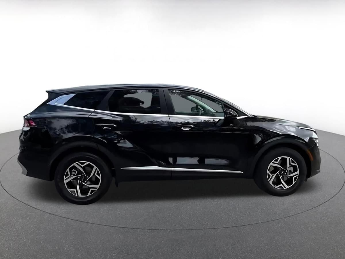 2025 Kia Sportage - Image 16