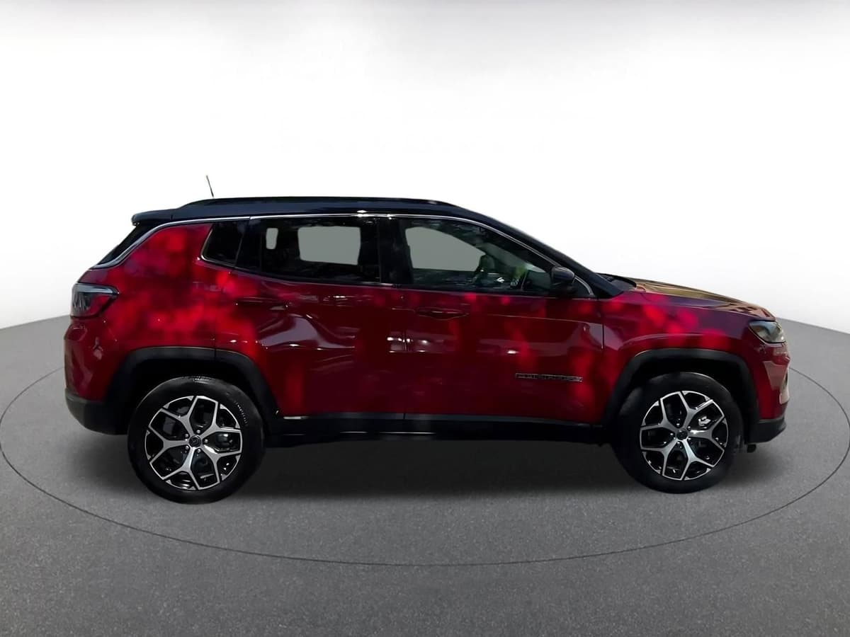 2025 Jeep Compass - Image 16