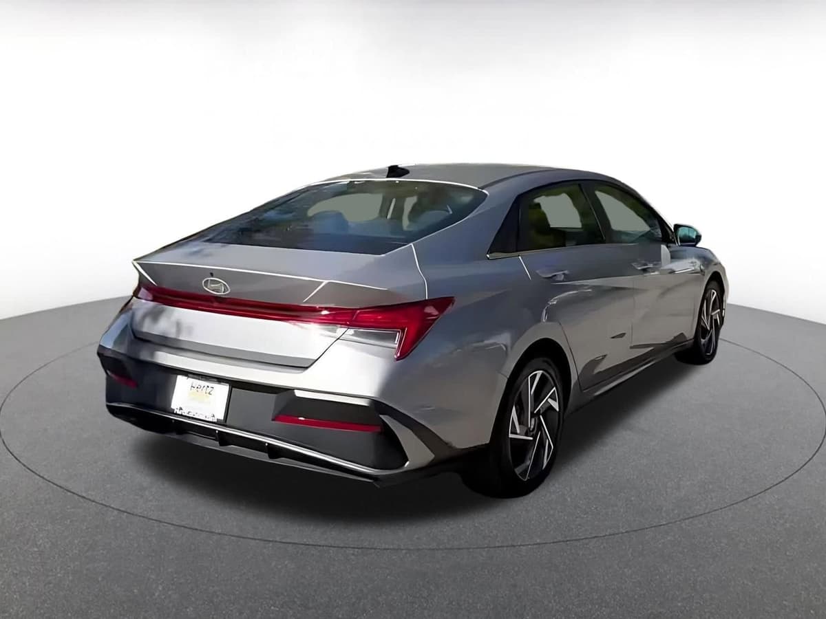 2025 Hyundai Elantra - Image 12