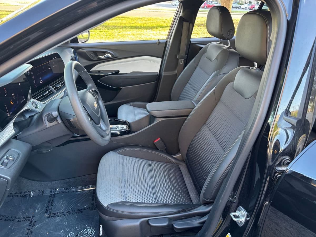 2025 Chevrolet Trax - Image 31