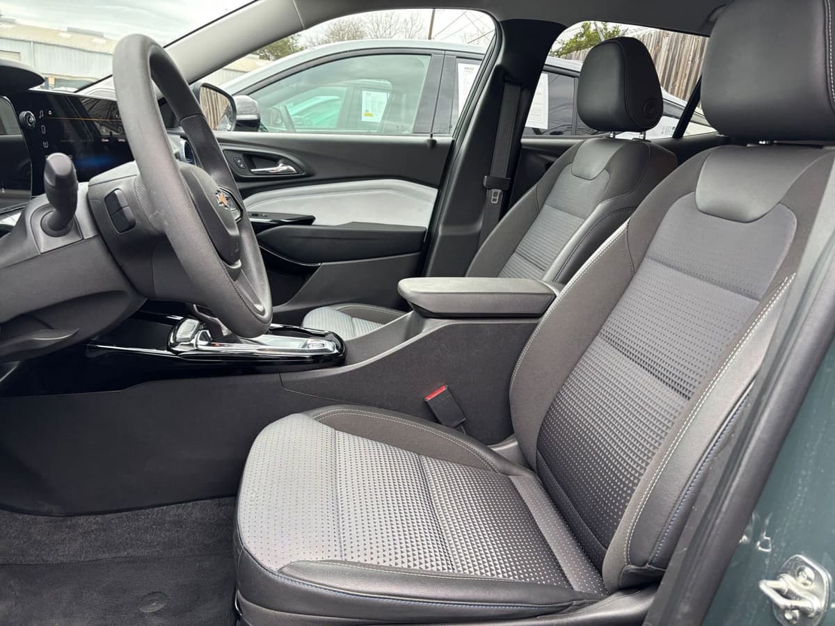 2025 Chevrolet Trax - Image 21