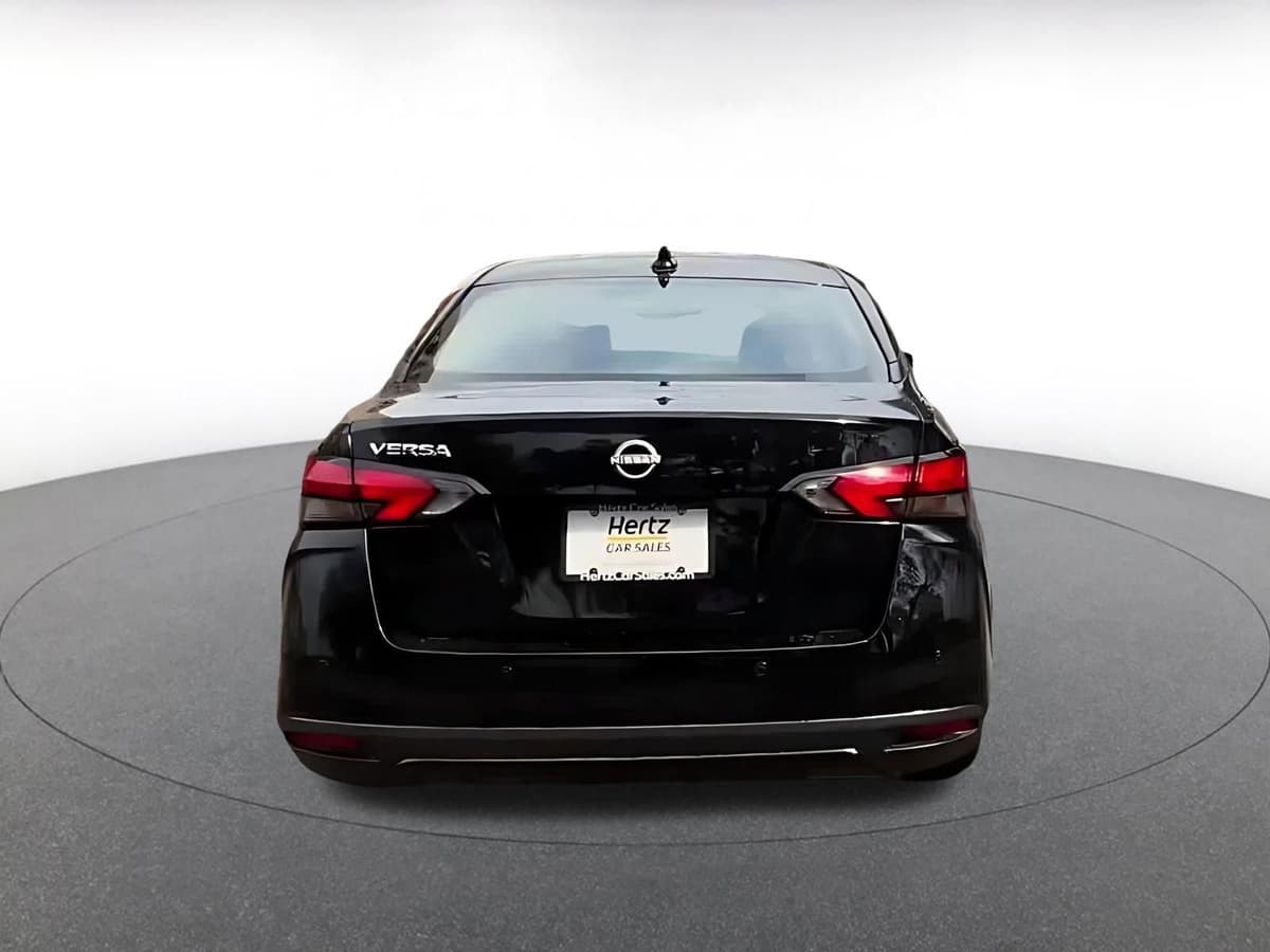 2025 Nissan Versa - Image 12