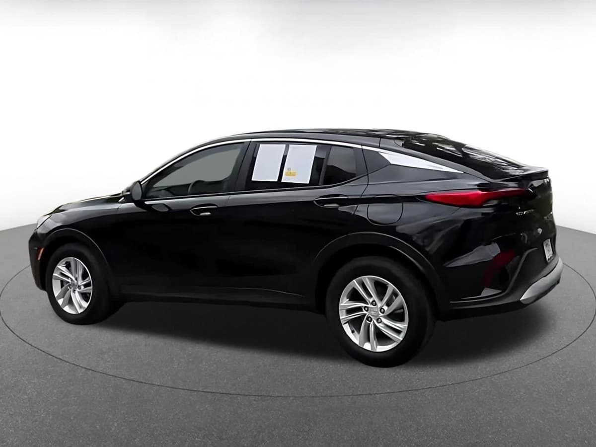 2025 Buick Envista - Image 10