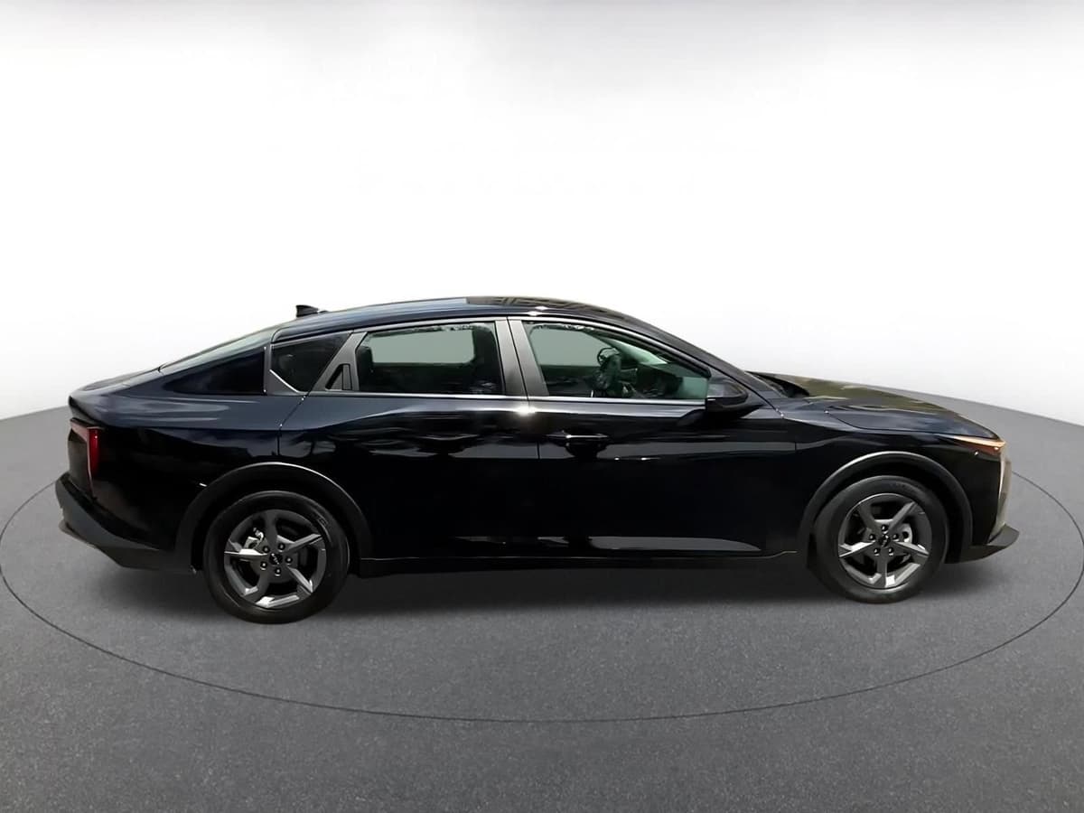 2025 Kia K4 - Image 16