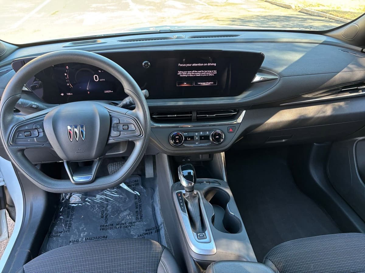 2025 Buick Envista - Image 28