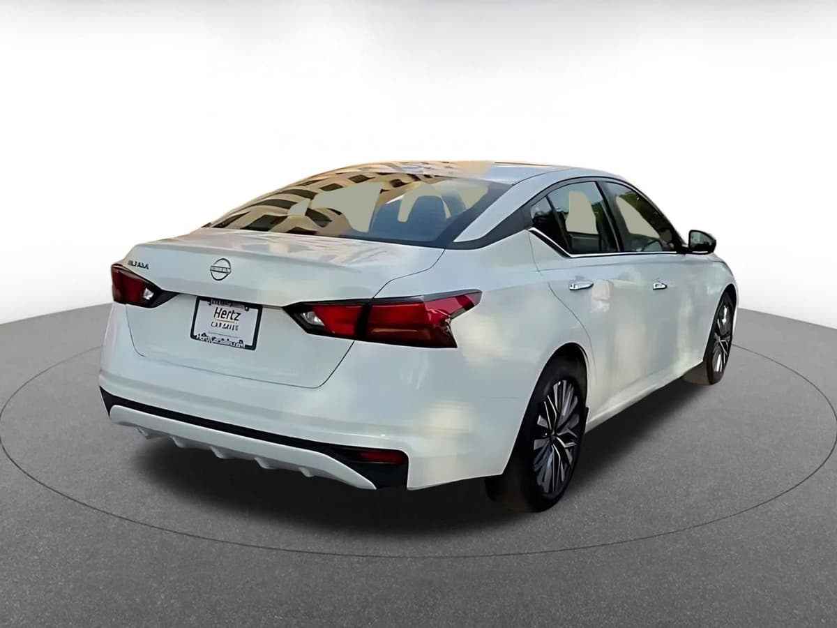 2025 Nissan Altima - Image 13
