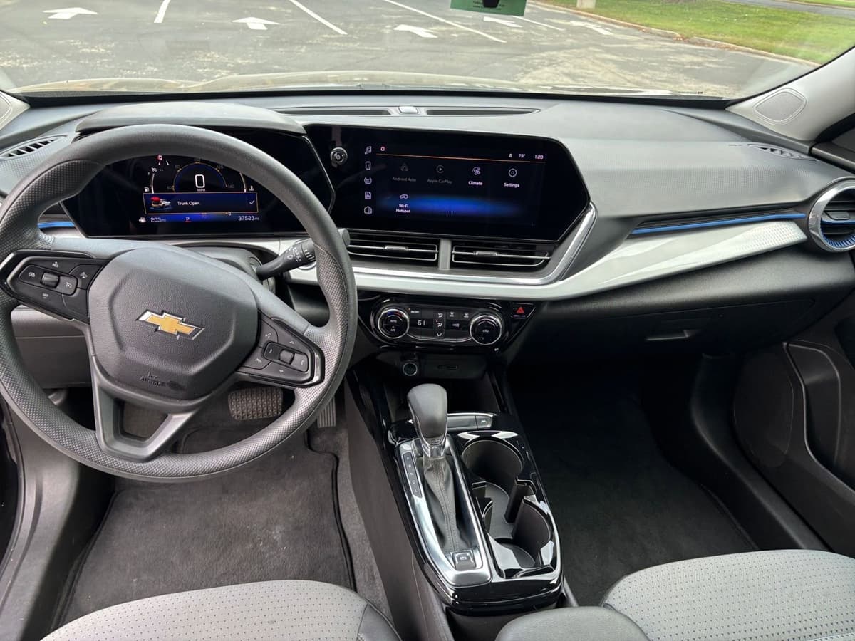 2025 Chevrolet Trax - Image 27