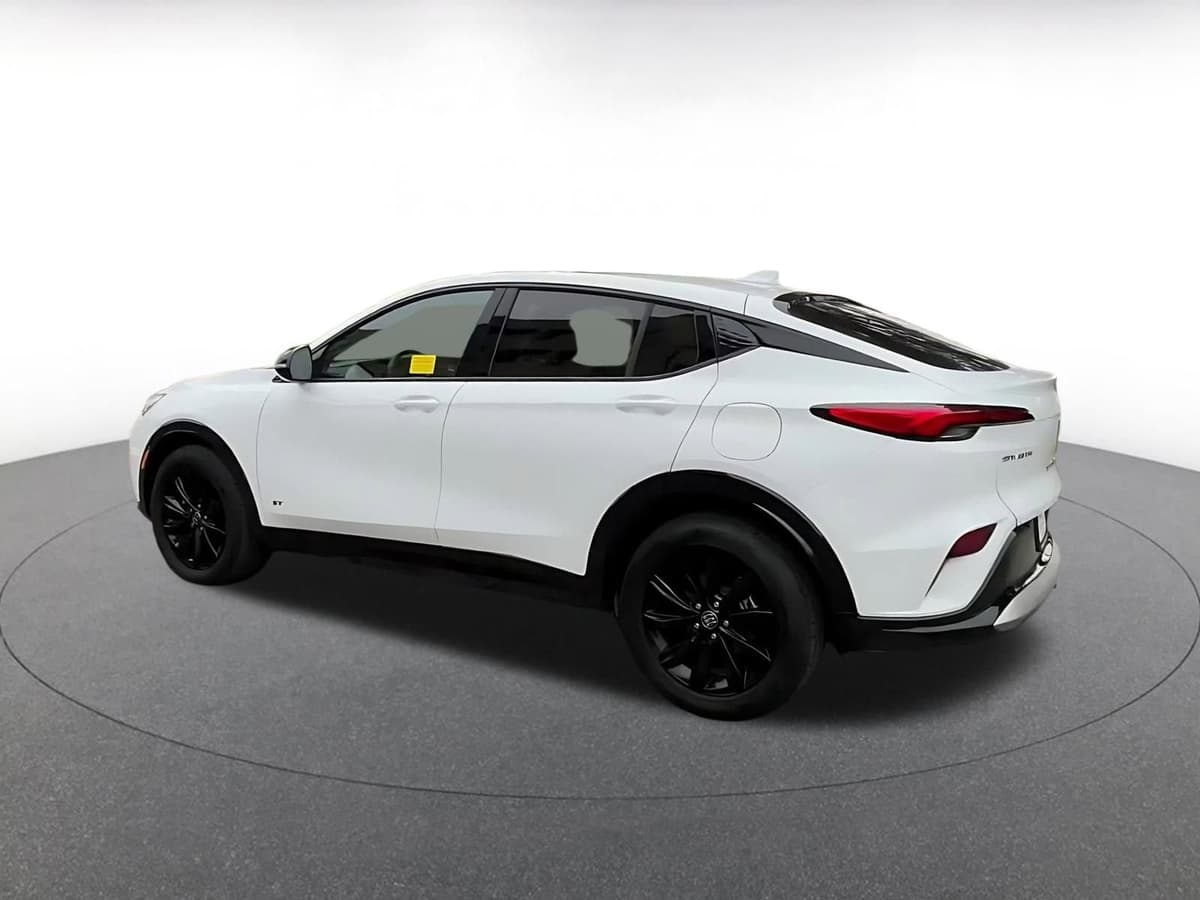 2025 Buick Envista - Image 10