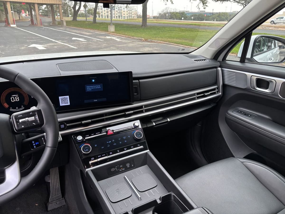 2025 Hyundai Santa Fe - Image 30