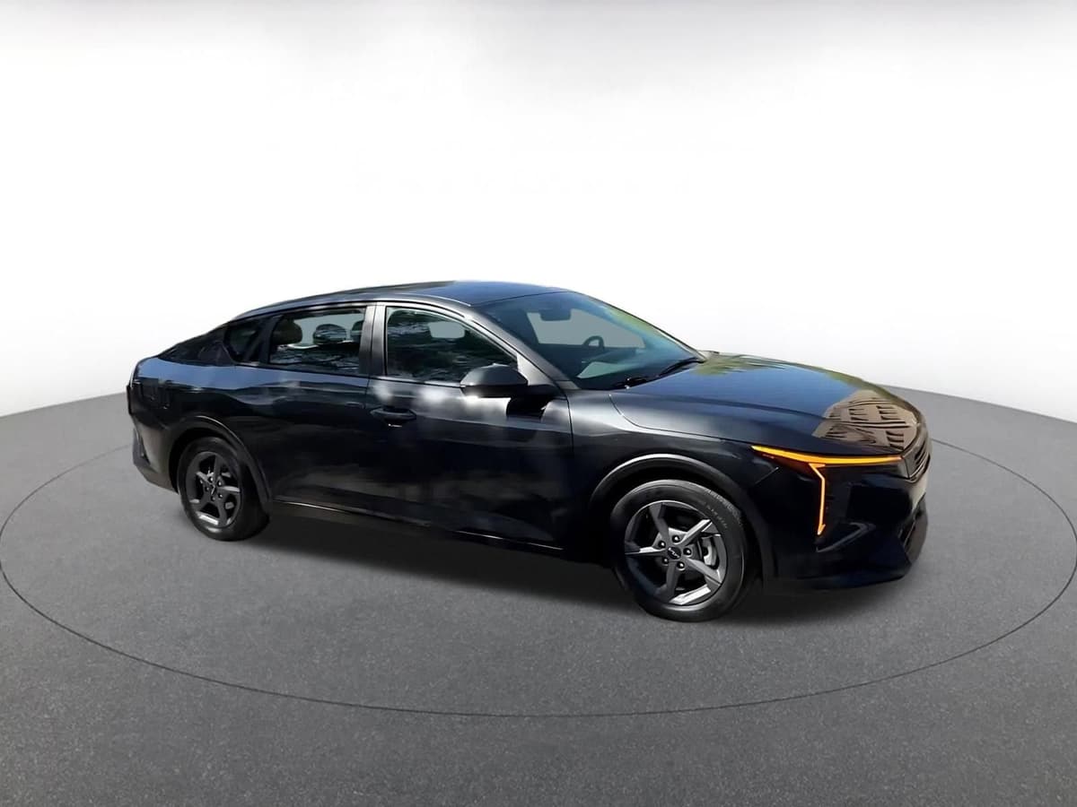 2025 Kia K4 - Image 2