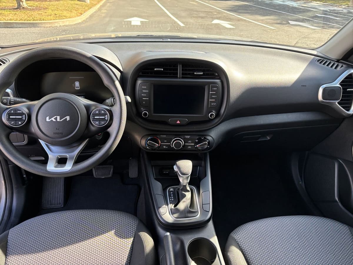 2025 Kia Soul - Image 28